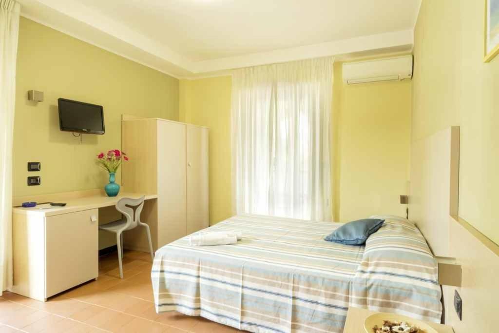 Hotel Blumen San Benedetto del Tronto Bagian luar foto