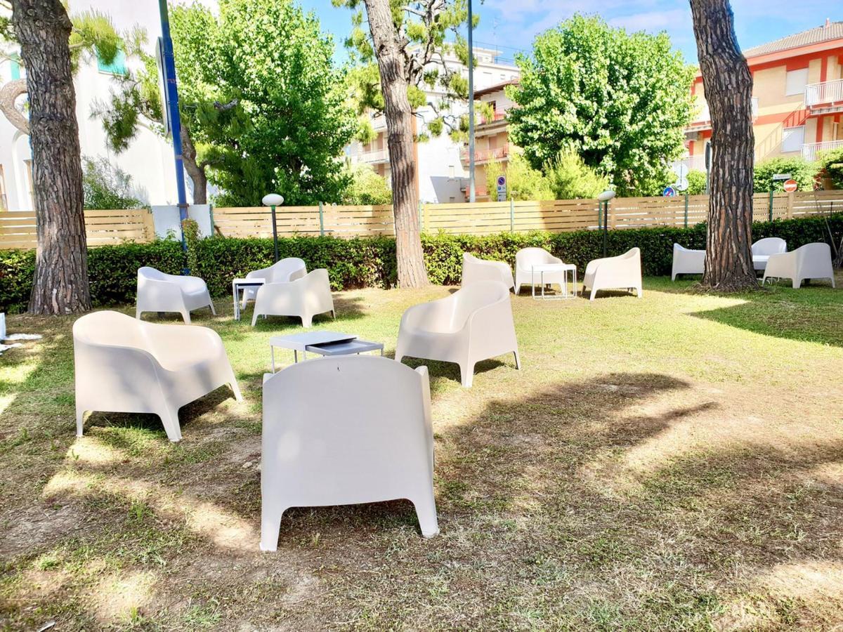 Hotel Blumen San Benedetto del Tronto Bagian luar foto