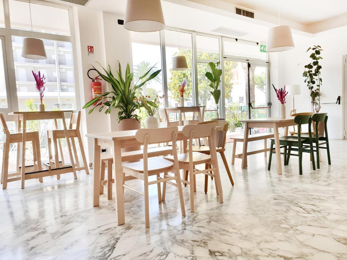 Hotel Blumen San Benedetto del Tronto Bagian luar foto
