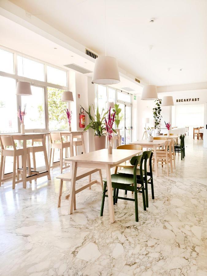 Hotel Blumen San Benedetto del Tronto Bagian luar foto