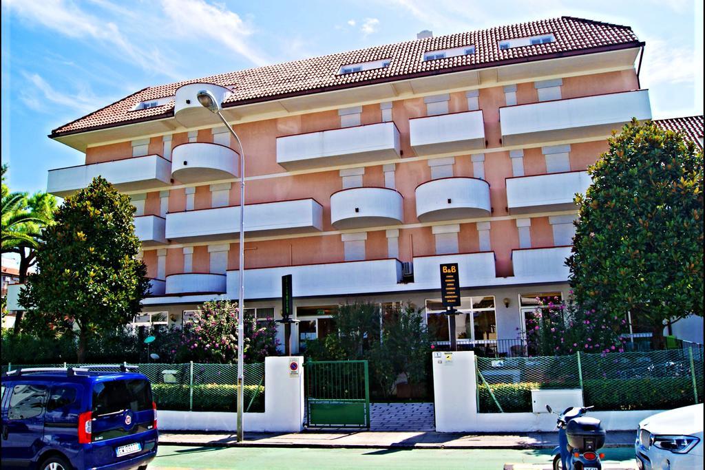 Hotel Blumen San Benedetto del Tronto Bagian luar foto