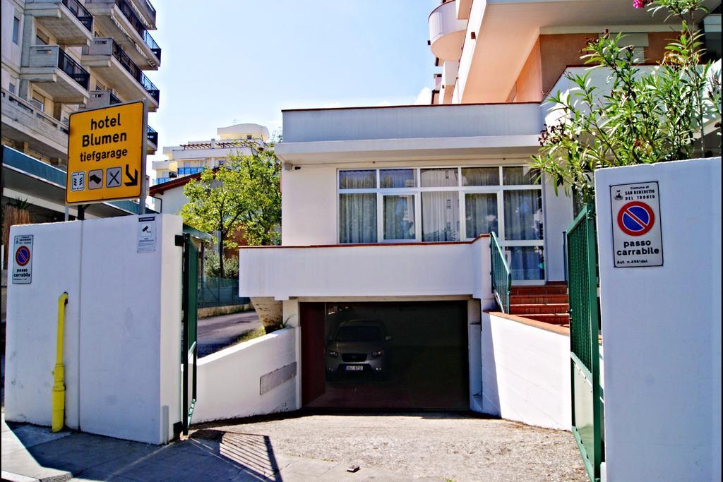 Hotel Blumen San Benedetto del Tronto Bagian luar foto