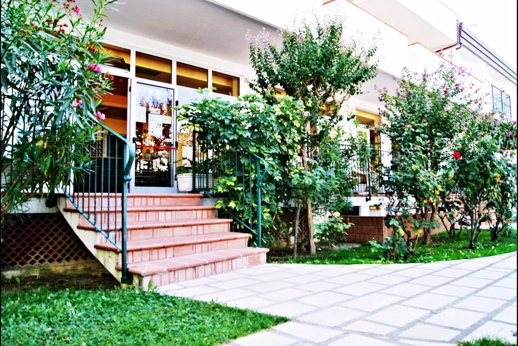 Hotel Blumen San Benedetto del Tronto Bagian luar foto