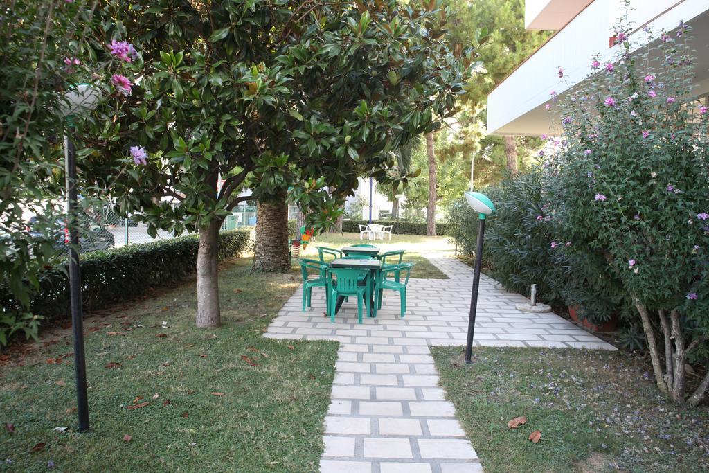 Hotel Blumen San Benedetto del Tronto Bagian luar foto
