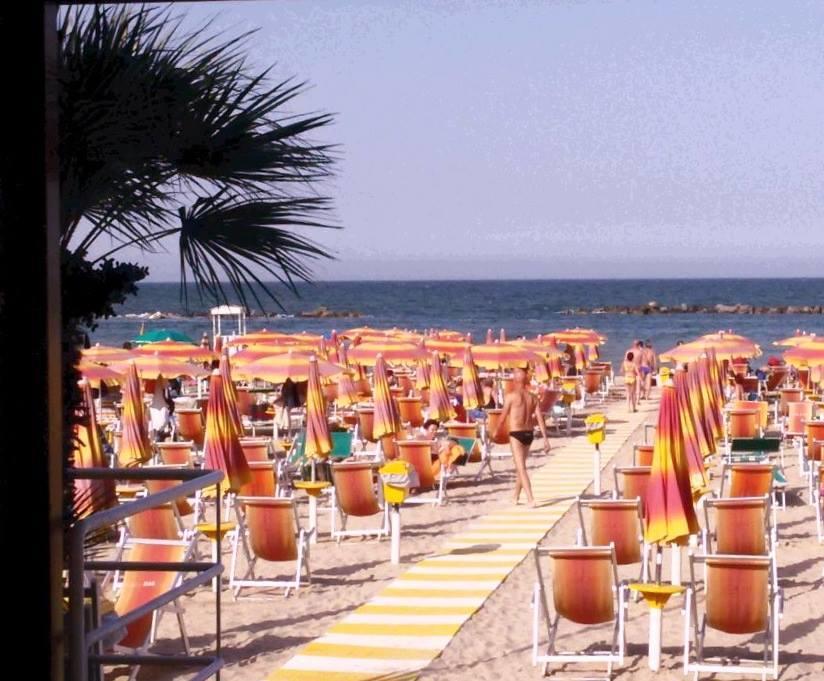 Hotel Blumen San Benedetto del Tronto Bagian luar foto
