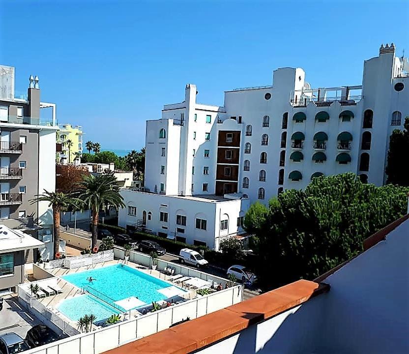 Hotel Blumen San Benedetto del Tronto Bagian luar foto